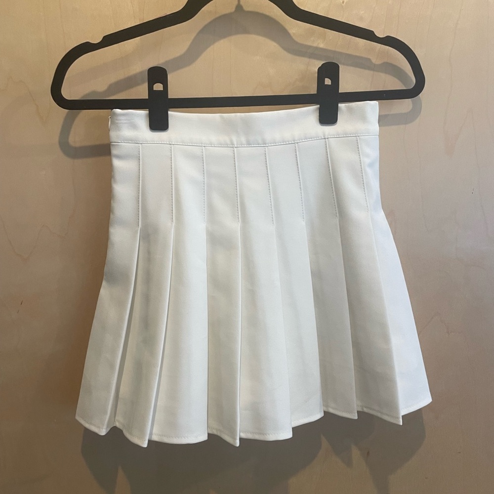 White pleated tennis skirt skort